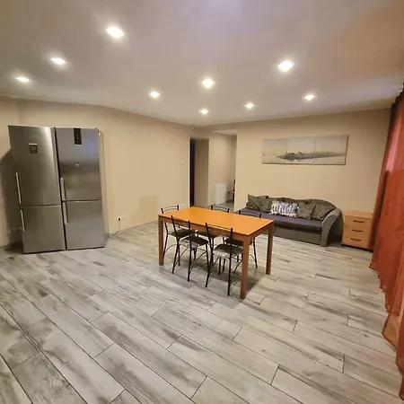 Spacious Apartment In The Quiet Center Рига